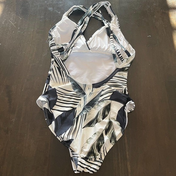 La Blanca Moment Of Zen Palm Multi Strap Cross Back One Piece Swimsuit 4 - Picture 3 of 6